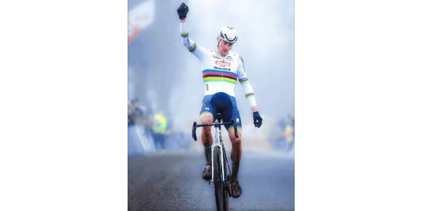 Cinque vittorie in cinque gare, Van der Poel è il re della Coppa del mondo CX Cinque vittorie in cinque gare, Van der Poel è il re della Coppa del mondo CX